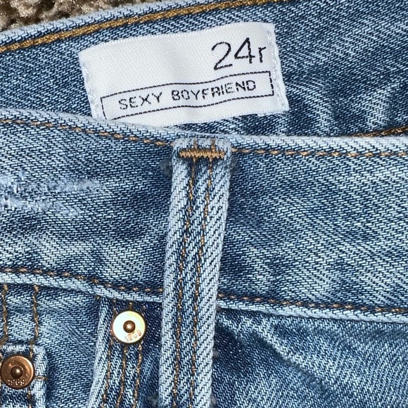 Gap Sexy Boyfriend Jeans | 24 R - Picture 3 of 6